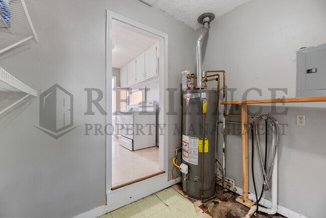 Building Photo - 1713 S Faulders Ln