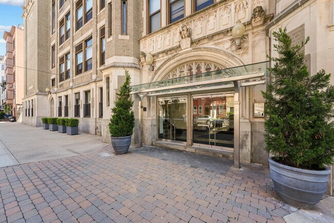 Building Photo - 501 Adams St