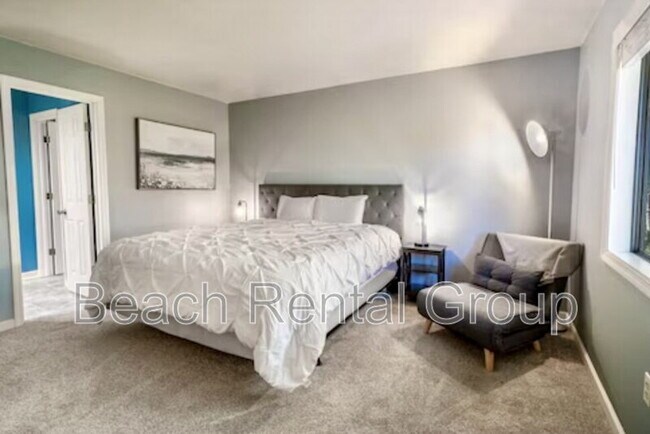 Building Photo - 4109 Pinehurst Cir