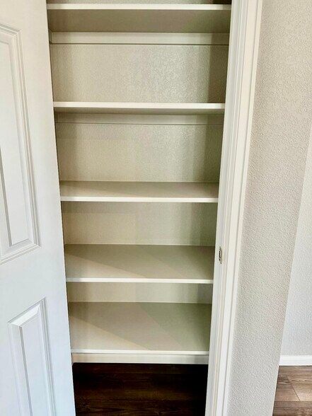 Building Photo - 12248 Dairy St