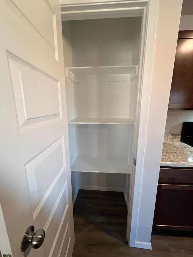 Building Photo - *Pre-leasing* NEWER Three Bedroom | Two Ba...
