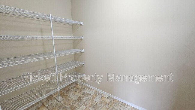 Building Photo - 2369 SW Siskin Cir