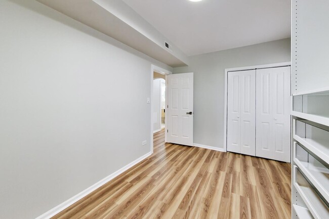 Building Photo - 5418 N Artesian Ave