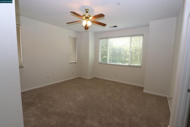 Building Photo - 567 Quindell Way