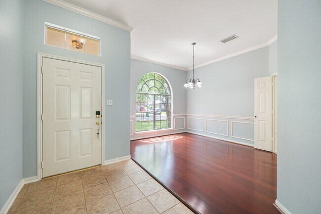 Building Photo - 5827 Willow Park Dr