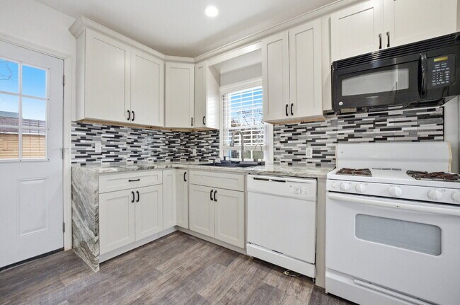 Building Photo - GORGEOUSLY REMODELED 2 BED HOUSE FOR RENT IN HAMPTON!