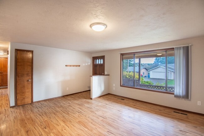 Building Photo - 3 bed, 2 bath Single-level home in Stayton, Oregon