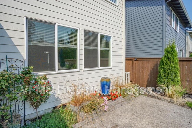 Building Photo - 11603 NE 138th Ave