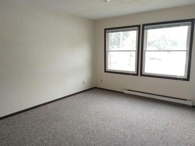 Building Photo - 411 Parker St