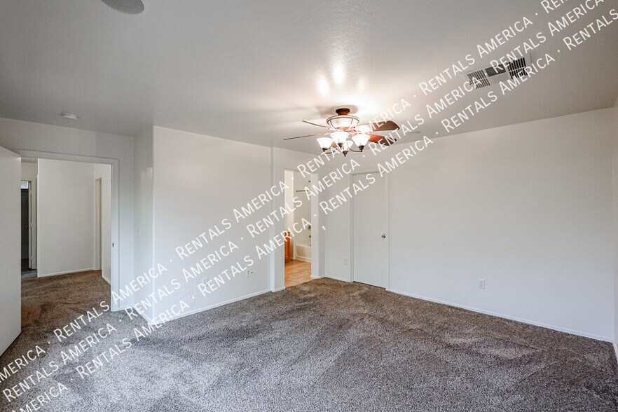Building Photo - 1491 S Swallow Ln