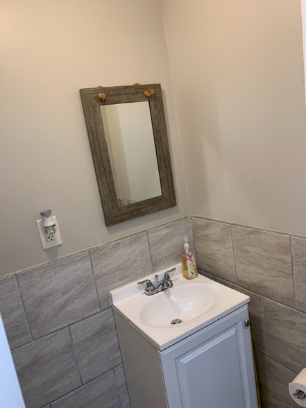 Building Photo - 2743 Kensington Ave