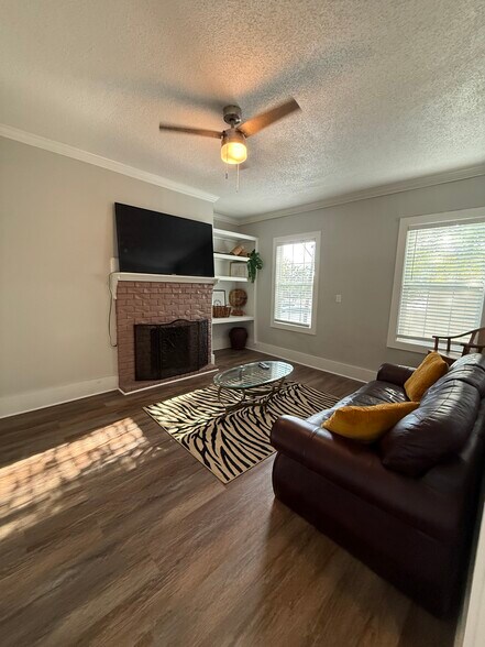 Living room - 1511 Whitaker St