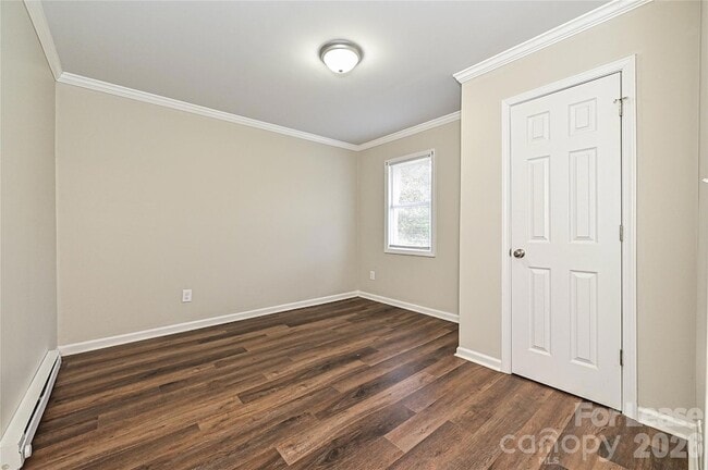 Building Photo - 302 E Hudson St