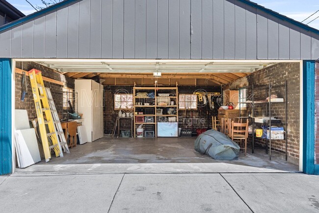 Building Photo - 4047 Wyandot St