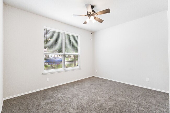 Building Photo - A rare true dual-suite floorplan in Alamo Ranch — two private en-suite bedrooms, single-story liv...