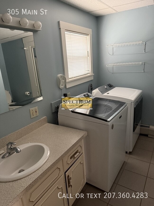 Building Photo - 305 Upper Main St