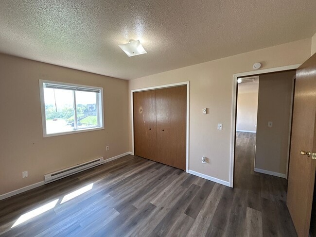 Building Photo - 512 Park St SW