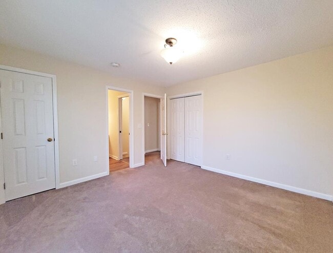 Building Photo - 807B Edgemont Terrace SW