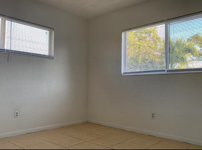 Building Photo - 2127 Bougainvillea St