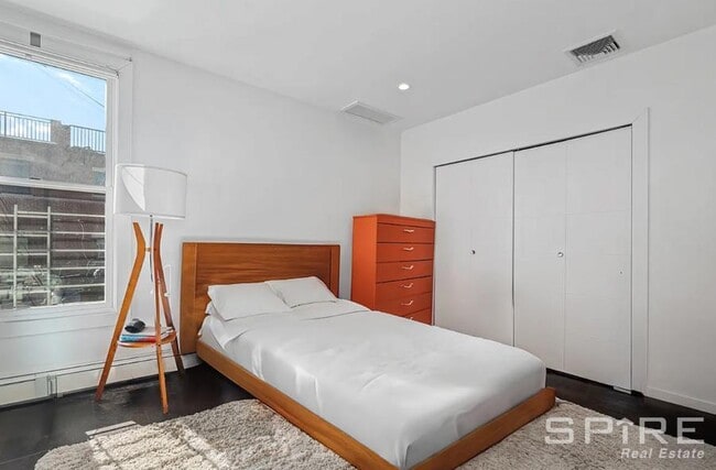 Building Photo - 2 bedroom in Long Island City NY 11101