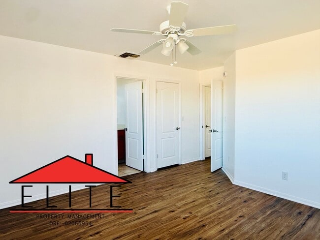 Building Photo - AVAILABLE NOW!!!