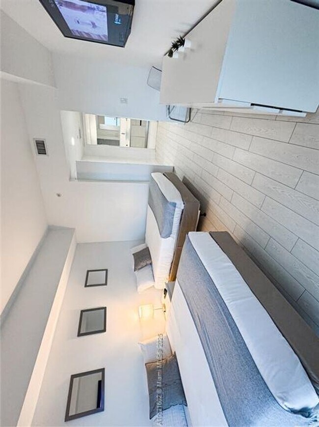 Building Photo - 2600 E Hallandale Beach Blvd