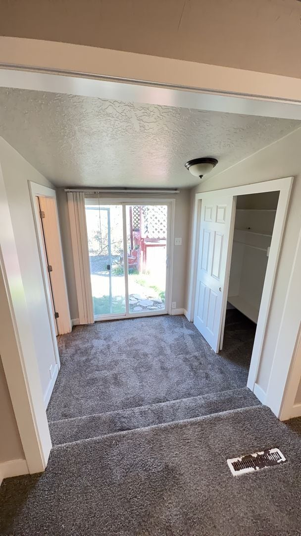 Building Photo - 4 Bed / 2.5 Bath Home in Kearns