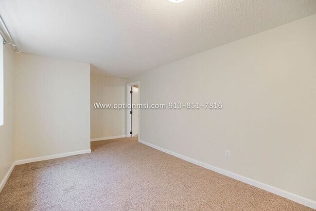 Building Photo - Fantastic four-bedroom ranch in the heart ...