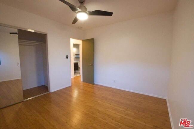 Building Photo - 2341 Meadowvale Ave