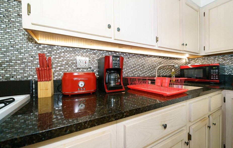 Building Photo - 136 W 117th St