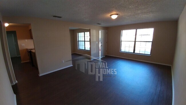 Building Photo - 2620 Kenwood Dr W