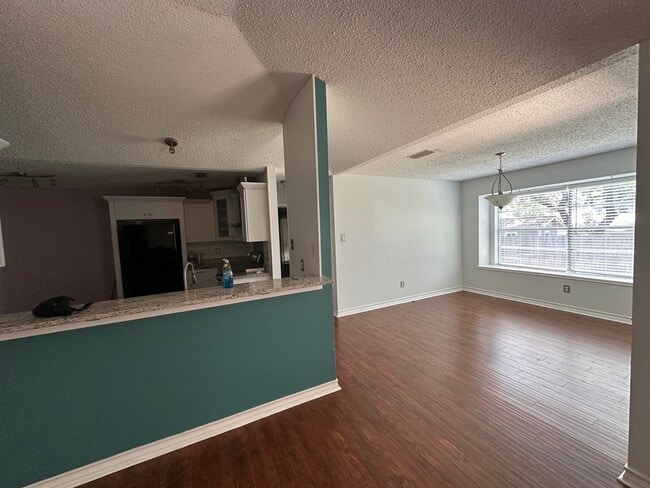 Building Photo - 6409 Shady Green