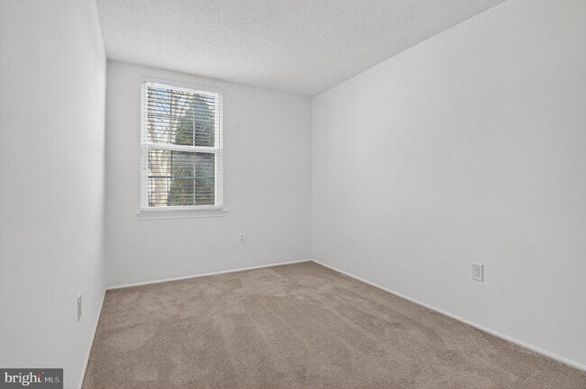 Building Photo - 7753 Inversham Dr