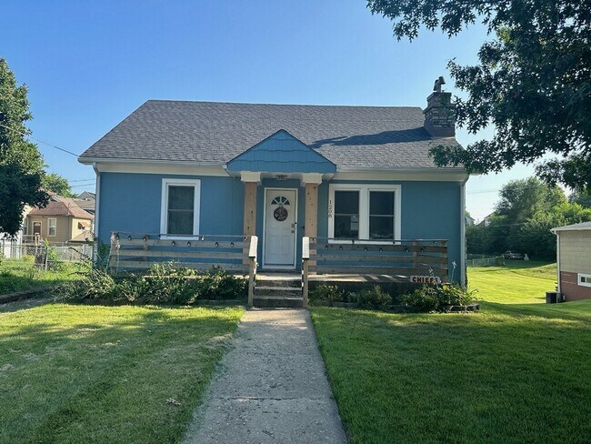 Primary Photo - 1208 Santa Fe St