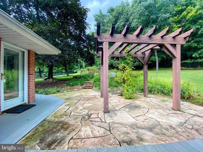 Building Photo - 11102 Putman Rd