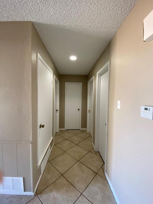 Building Photo - Country living near town! 3 bed 2 bath hom...