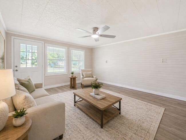 Building Photo - 299 Francis St