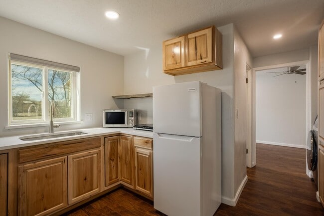 Building Photo - 501 El Paraiso Rd NW