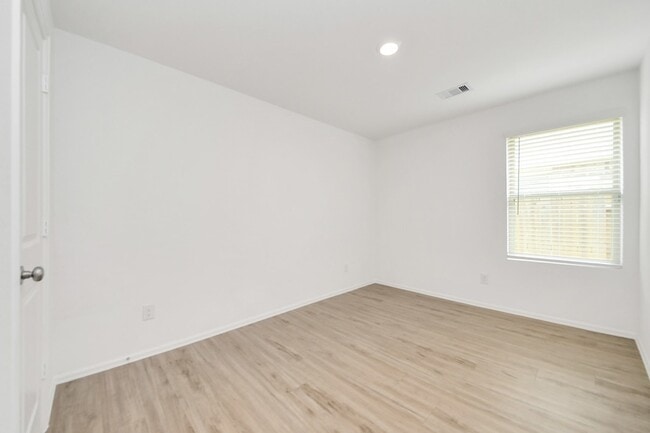 Building Photo - 4319 Palmetto Grv Ln