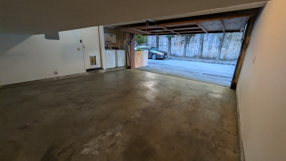 Building Photo - 7320 Balboa Blvd