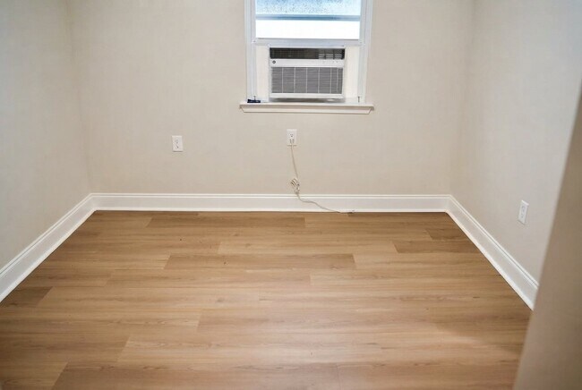 Building Photo - 617 Transcontinental Dr