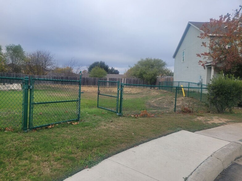 Building Photo - 11311 Babcock Bnd