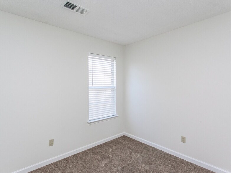 Building Photo - 8291 Cross Point Dr