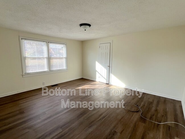 Building Photo - 118 Nat Barber Ave