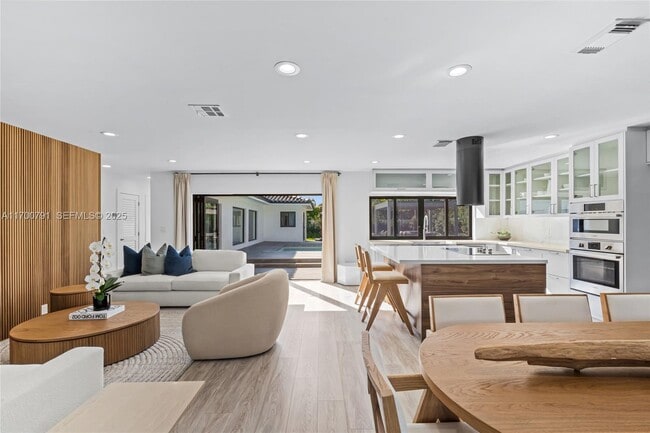 Building Photo - 116 W 1st Ct