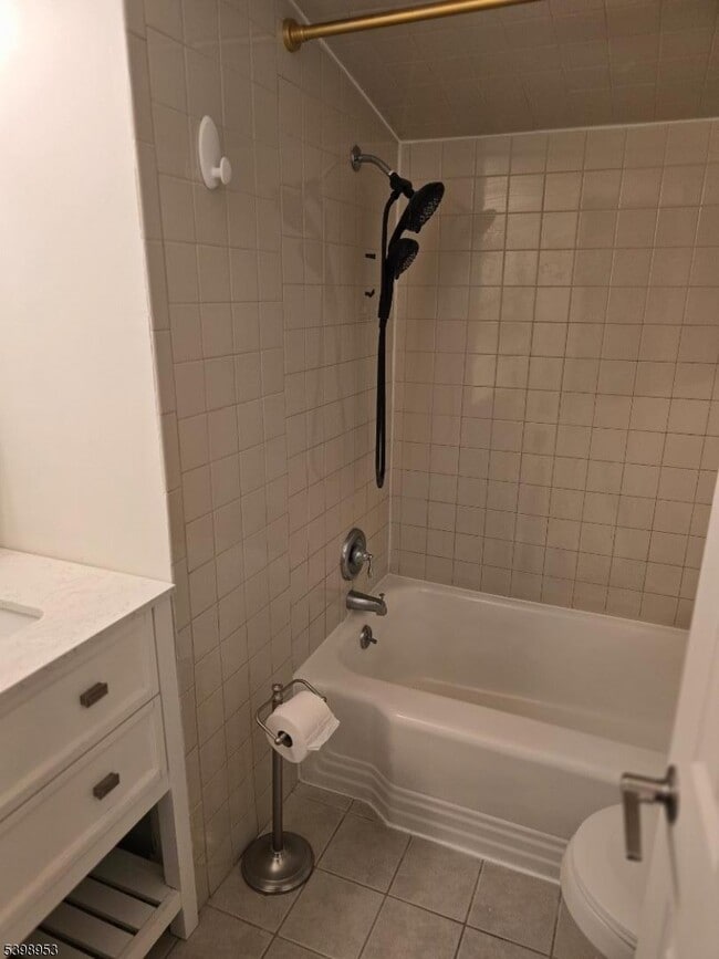 Building Photo - 18 Donna Dr