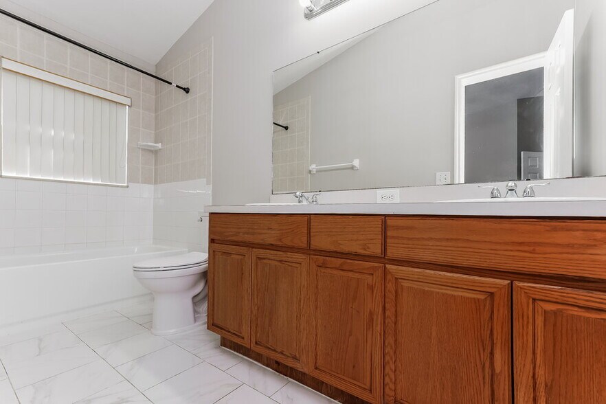 Building Photo - 3807 Lockridge Dr