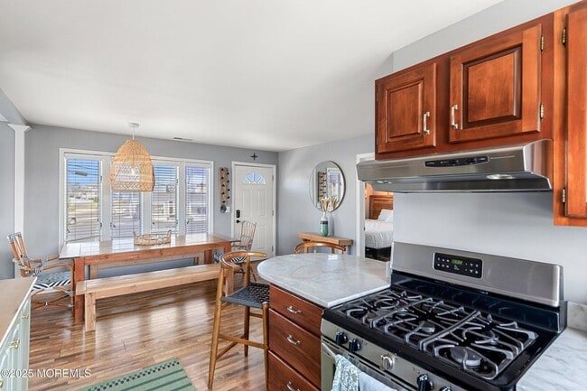 Building Photo - 167 4th Ave