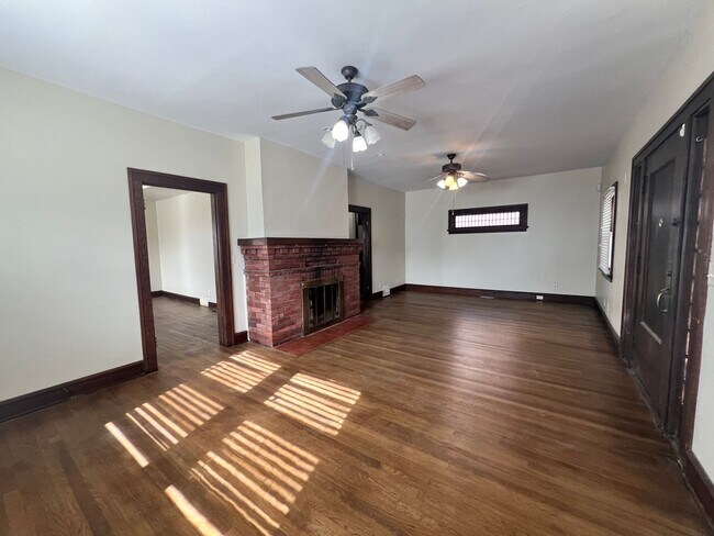 Building Photo - Spacious 4 Bedroom, 2 Bath Home with 3-Car Garage – Near WSU – Available Now!