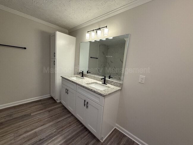 Building Photo - 10504 Benchmark Rd